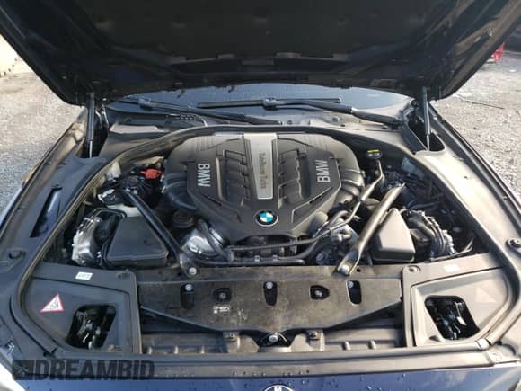 2016 BMW 5 Series 550i z VIN WBAKN9C58GD961998, wystawiony jako Copart lot #63638125 z przebiegiem 117 052 mil mil oraz Szkoda całkowita • Salvage title. Historia ofert i sprzedaży dostępna na DreamBid. Obrazek 11.