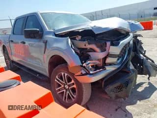 2021 Ford F-150 XL z VIN 1FTEW1CP3MKD08003, wystawiony jako IAAI lot #43113288 z przebiegiem 73 365 mil mil oraz . Historia ofert i sprzedaży dostępna na DreamBid. Obrazek 1.