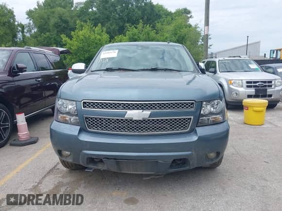 2008 Chevrolet Suburban LTZ с VIN 3GNFK16368G198691, выставлен на аукционе IAAI как лот 42305176 с пробегом 273 814 миль миль и . История ставок и продаж доступна на DreamBid. Изображение 6.
