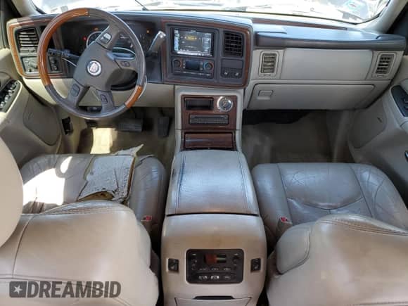 2004 Cadillac Escalade with VIN 1GYEC63TX4R104979, listed as a Copart auction lot 48992455 with 210,937 mi miles and Salvage title. Bid and sale history available at DreamBid. Image 8.
