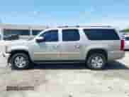 2009 Chevrolet Suburban 2LT z VIN 1GNFK26319J109681, wystawiony jako IAAI lot #42288393 z przebiegiem 250 381 mil mil oraz . Historia ofert i sprzedaży dostępna na DreamBid. Obrazek 14.
