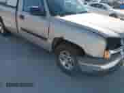 2004 Chevrolet Silverado 1500 Work Truck z VIN 1GCEC14X64Z332584, wystawiony jako IAAI lot #41802624 z przebiegiem 165 172 mil mil oraz . Historia ofert i sprzedaży dostępna na DreamBid. Obrazek 13.