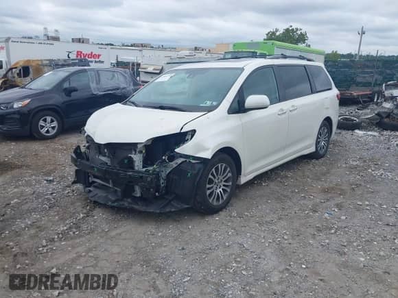 2020 Toyota Sienna XLE Auto Access Seat z VIN 5TDYZ3DC6LS041698, wystawiony jako IAAI lot #43042790 z przebiegiem 61 647 mil mil oraz . Historia ofert i sprzedaży dostępna na DreamBid. Obrazek 2.