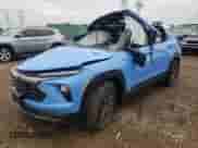 2024 Chevrolet TrailBlazer ACTIV z VIN KL79MVSL2RB051479, wystawiony jako Copart lot #63227425 z przebiegiem 1 813 mil mil oraz Szkoda całkowita • Salvage title. Historia ofert i sprzedaży dostępna na DreamBid. Obrazek 1.