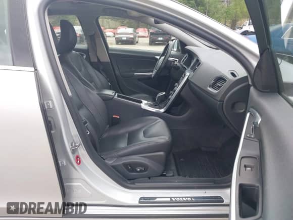 2015 Volvo S60 T5 Premier с VIN YV1612TB0F2316022, выставлен на аукционе IAAI как лот 42331989 с пробегом 107 167 миль миль и . История ставок и продаж доступна на DreamBid. Изображение 5.