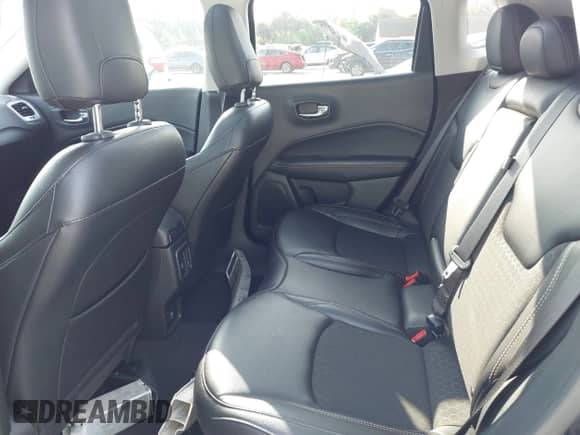 2020 Jeep Compass Latitude z VIN 3C4NJCBB1LT224727, wystawiony jako IAAI lot #41683813 z przebiegiem 36 107 mil mil oraz . Historia ofert i sprzedaży dostępna na DreamBid. Obrazek 8.