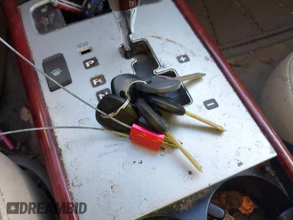 2008 Hyundai Azera Limited z VIN KMHFC46F28A291963, wystawiony jako IAAI lot #41635963 z przebiegiem 180 207 mil mil oraz . Historia ofert i sprzedaży dostępna na DreamBid. Obrazek 11.