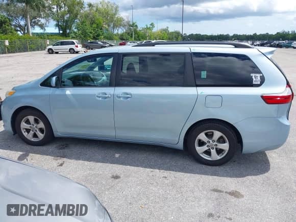 2017 Toyota Sienna LE Auto Access Seat с VIN 5TDKZ3DC6HS888752, выставлен на аукционе IAAI как лот 43216076 с пробегом 105 314 миль миль и . История ставок и продаж доступна на DreamBid. Изображение 15.