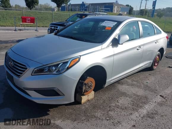 2016 Hyundai Sonata SE с VIN 5NPE24AF7GH408454, выставлен на аукционе IAAI как лот 43329953 с пробегом 95 602 миль миль и . История ставок и продаж доступна на DreamBid. Изображение 17.