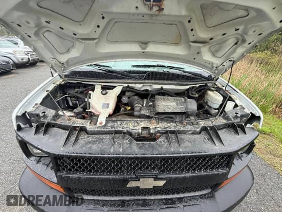 2011 Chevrolet Express Cargo z VIN 1GCWGFBA5B1177638, wystawiony jako Copart lot #57481135 z przebiegiem 108 759 mil mil oraz Czysty tytuł • Clean title. Historia ofert i sprzedaży dostępna na DreamBid. Obrazek 7.