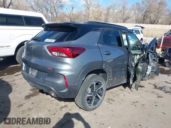 2021 Chevrolet TrailBlazer RS z VIN KL79MTSL8MB097878, wystawiony jako IAAI lot #41838234 z przebiegiem 53 905 mil mil oraz . Historia ofert i sprzedaży dostępna na DreamBid. Obrazek 4.