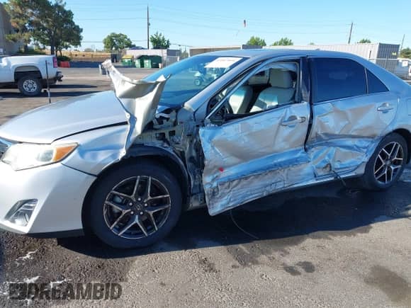 2013 Toyota Camry LE z VIN 4T1BD1FK8DU086213, wystawiony jako IAAI lot #43007894 z przebiegiem 88 970 mil mil oraz . Historia ofert i sprzedaży dostępna na DreamBid. Obrazek 6.