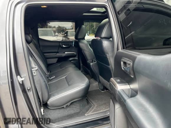 2022 Toyota Tacoma Limited с VIN 3TMGZ5AN7NM458988, выставлен на аукционе Copart как лот 65398105 с пробегом 32 115 миль миль и Списание • Salvage title. История ставок и продаж доступна на DreamBid. Изображение 6.