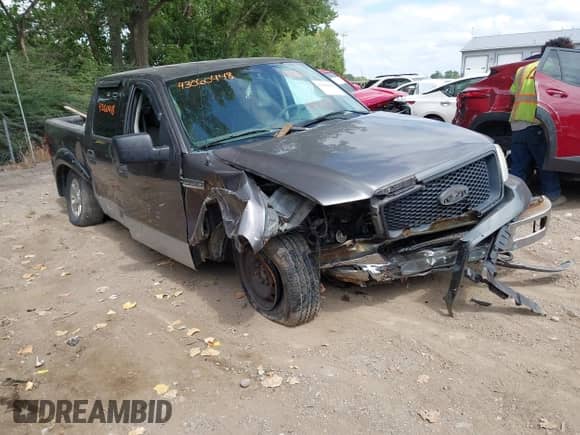 2004 Ford F-150 XLT z VIN 1FTRW14W04KD17202, wystawiony jako IAAI lot #43060448 z przebiegiem 253 290 mil mil oraz . Historia ofert i sprzedaży dostępna na DreamBid. Obrazek 1.