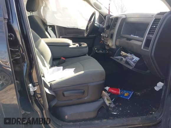 2019 Ram 1500 Express z VIN 1C6RR7FT5KS578097, wystawiony jako IAAI lot #41586297 z przebiegiem 88 186 mil mil oraz . Historia ofert i sprzedaży dostępna na DreamBid. Obrazek 5.