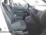 2011 Jeep Compass z VIN 1J4NT1FA3BD240989, wystawiony jako IAAI lot #43454073 z przebiegiem 121 404 mil mil oraz . Historia ofert i sprzedaży dostępna na DreamBid. Obrazek 5.