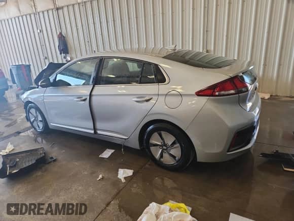 2020 Hyundai Ioniq SE z VIN KMHC75LC7LU195809, wystawiony jako Copart lot #81195365 z przebiegiem 62 847 mil mil oraz Nie do naprawy • Non repairable. Historia ofert i sprzedaży dostępna na DreamBid. Obrazek 2.
