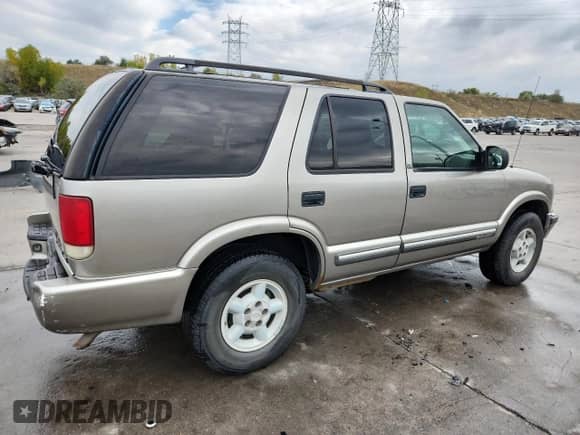 2001 Chevrolet Blazer LT с VIN 1GNDT13W812212561, выставлен на аукционе Copart как лот 85734445 с пробегом 202 742 миль миль и Списание • Salvage title. История ставок и продаж доступна на DreamBid. Изображение 3.
