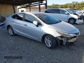 2018 Chevrolet Cruze LT с VIN 1G1BE5SM8J7171572, выставлен на аукционе IAAI как лот 43353283 с пробегом 104 514 миль миль и . История ставок и продаж доступна на DreamBid. Изображение 1.