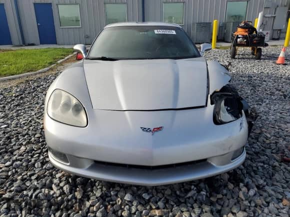 2005 Chevrolet Corvette z VIN 1G1YY24U855128803, wystawiony jako Copart lot #84360565 z przebiegiem 74 666 mil mil oraz Szkoda całkowita • Salvage title. Historia ofert i sprzedaży dostępna na DreamBid. Obrazek 5.