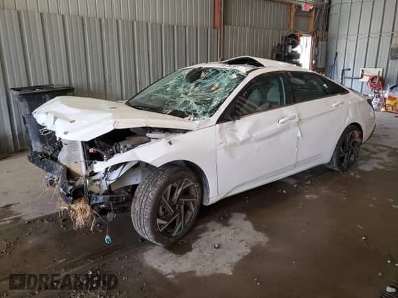 2025 Hyundai Elantra Limited with VIN KMHLP4DG4SU026972, listed as a Copart auction lot 81567925 with Not provided miles and Salvage title. Bid and sale history available at DreamBid. Image 1.