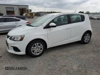 2018 Chevrolet Sonic LT z VIN 1G1JG6SH9J4125507, wystawiony jako Copart lot #55195905 z przebiegiem 142 414 mil mil oraz Szkoda całkowita • Salvage title. Historia ofert i sprzedaży dostępna na DreamBid. Obrazek 1.