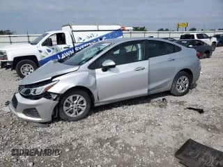 2019 Chevrolet Cruze LS с VIN 1G1BC5SM0K7130523, выставлен на аукционе Copart как лот 65786815 с пробегом Не указан миль и Списание • Salvage title. История ставок и продаж доступна на DreamBid. Изображение 1.