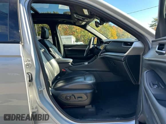 2024 Jeep Grand Cherokee with VIN 1C4RJYB63RC124893, listed as a Copart auction lot 90138765 with 55,721 mi miles and Clean title. Bid and sale history available at DreamBid. Image 6.