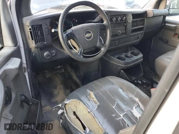 2010 Chevrolet Express Cargo z VIN 1GCZGFBA9A1128647, wystawiony jako Copart lot #79081104 z przebiegiem 267 604 mil mil oraz Czysty tytuł • Clean title. Historia ofert i sprzedaży dostępna na DreamBid. Obrazek 8.