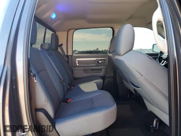 2016 Ram 1500 Big Horn z VIN 1C6RR6LM5GS175056, wystawiony jako Copart lot #89002435 z przebiegiem 110 983 mil mil oraz Szkoda całkowita • Salvage title. Historia ofert i sprzedaży dostępna na DreamBid. Obrazek 10.