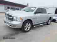 2017 Ram 1500 Big Horn z VIN 1C6RR6LT3HS500618, wystawiony jako IAAI lot #41424471 z przebiegiem 123 217 mil mil oraz . Historia ofert i sprzedaży dostępna na DreamBid. Obrazek 17.