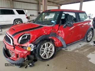 2012 MINI Hardtop S с VIN WMWSV3C54CTY25820, выставлен на аукционе Copart как лот 70062585 с пробегом 90 345 миль миль и Списание • Salvage title. История ставок и продаж доступна на DreamBid. Изображение 1.