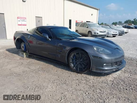 2010 Chevrolet Corvette ZR1 3ZR z VIN 1G1YN2DT1A5800405, wystawiony jako IAAI lot #42865158 z przebiegiem Nie podano mil oraz . Historia ofert i sprzedaży dostępna na DreamBid. Obrazek 1.
