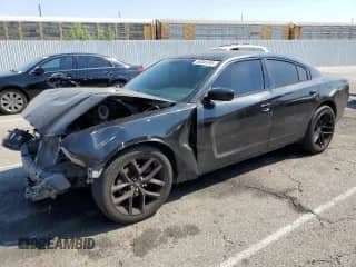 2013 Dodge Charger SXT z VIN 2C3CDXHG5DH738653, wystawiony jako Copart lot #68305345 z przebiegiem 200 654 mil mil oraz Szkoda całkowita • Salvage title. Historia ofert i sprzedaży dostępna na DreamBid. Obrazek 1.