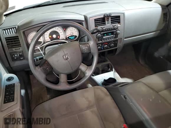 2006 Dodge Dakota SLT z VIN 1D7HE48N86S605611, wystawiony jako Copart lot #84433645 z przebiegiem 135 404 mil mil oraz Szkoda całkowita • Salvage title. Historia ofert i sprzedaży dostępna na DreamBid. Obrazek 8.