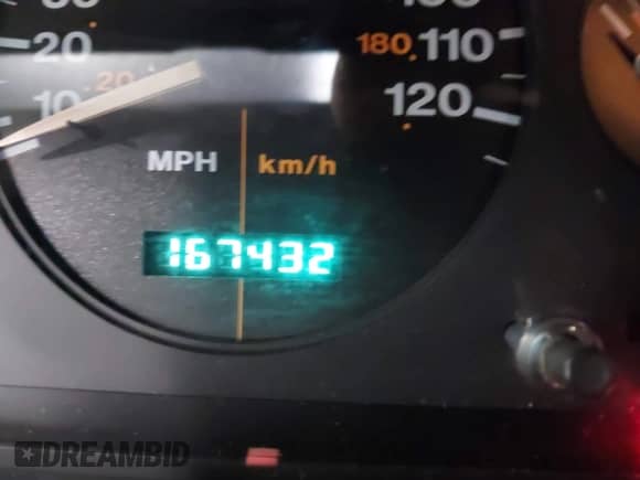 1996 Jeep Grand Cherokee Laredo z VIN 1J4GZ58S5TC293897, wystawiony jako IAAI lot #42435233 z przebiegiem 167 432 mil mil oraz . Historia ofert i sprzedaży dostępna na DreamBid. Obrazek 15.