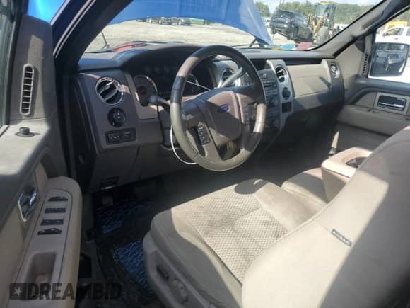 2010 Ford F-150 XL z VIN 1FTFX1EV1AFA27187, wystawiony jako Copart lot #81827025 z przebiegiem 275 931 mil mil oraz Czysty tytuł • Clean title. Historia ofert i sprzedaży dostępna na DreamBid. Obrazek 8.