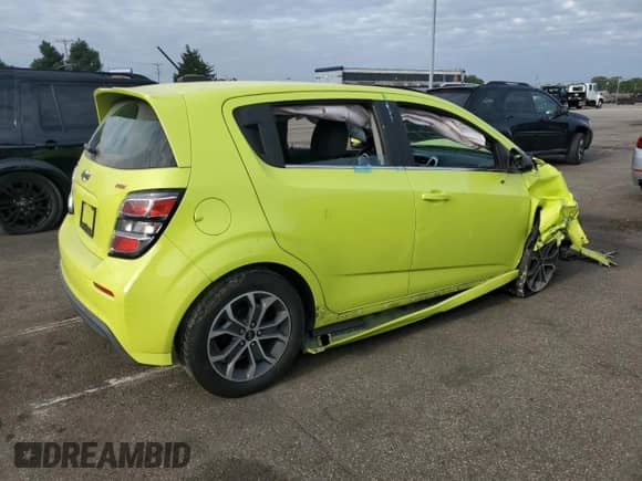 2019 Chevrolet Sonic LT z VIN 1G1JD6SB4K4110211, wystawiony jako Copart lot #69013365 z przebiegiem 91 600 mil mil oraz Szkoda całkowita • Salvage title. Historia ofert i sprzedaży dostępna na DreamBid. Obrazek 3.