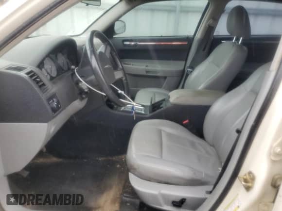 2006 Chrysler 300 Touring с VIN 2C3KA53GX6H499152, выставлен на аукционе Copart как лот 82086315 с пробегом 210 480 миль миль и Списание • Salvage title. История ставок и продаж доступна на DreamBid. Изображение 7.