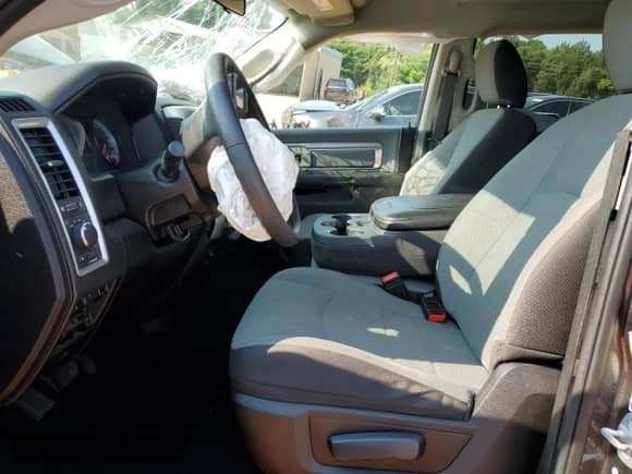 2022 Ram 1500 SLT z VIN 1C6RR7LG2NS236537, wystawiony jako Copart lot #59168095 z przebiegiem 48 286 mil mil oraz Szkoda całkowita • Salvage title. Historia ofert i sprzedaży dostępna na DreamBid. Obrazek 7.