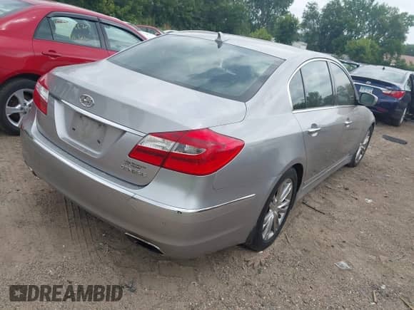 2012 Hyundai Genesis 3.8L с VIN KMHGC4DD3CU198348, выставлен на аукционе IAAI как лот 42922664 с пробегом 70 001 миль миль и . История ставок и продаж доступна на DreamBid. Изображение 4.