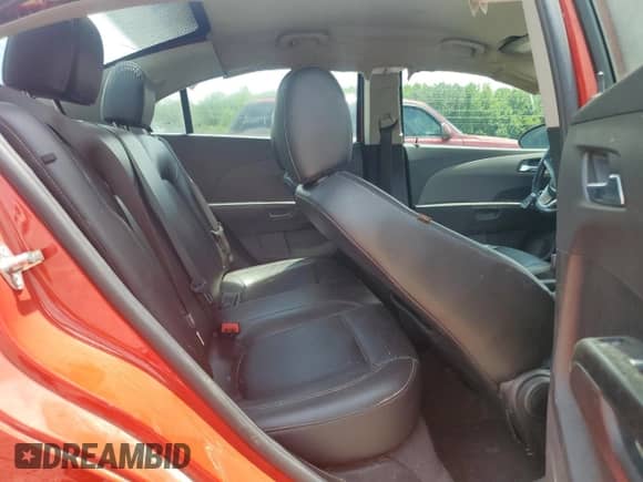 2018 Chevrolet Sonic Premier z VIN 1G1JF5SB2J4131450, wystawiony jako Copart lot #61651275 z przebiegiem 90 950 mil mil oraz Szkoda całkowita • Salvage title. Historia ofert i sprzedaży dostępna na DreamBid. Obrazek 10.