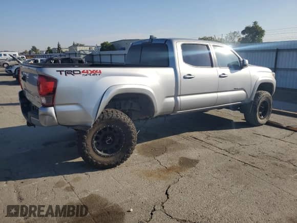 2018 Toyota Tacoma SR5 with VIN 3TMDZ5BN4JM043235, listed as a Copart auction lot 83832045 with 46,451 mi miles and Salvage title. Bid and sale history available at DreamBid. Image 3.