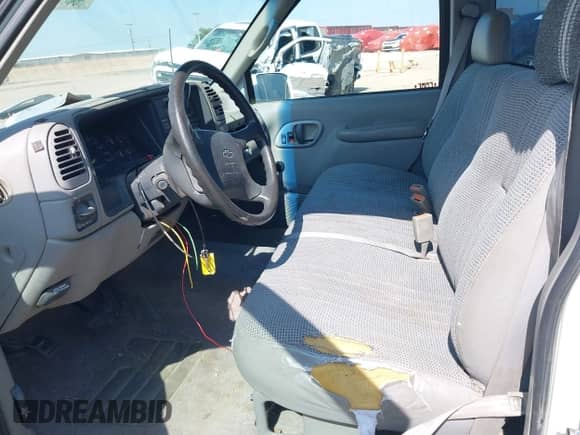 1995 Chevrolet Silverado 1500 z VIN 1GCEC14Z8SZ217712, wystawiony jako IAAI lot #42459235 z przebiegiem 172 963 mil mil oraz . Historia ofert i sprzedaży dostępna na DreamBid. Obrazek 5.