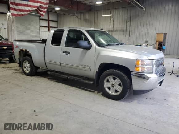 2013 Chevrolet Silverado 1500 LT z VIN 1GCRKSE75DZ339132, wystawiony jako Copart lot #82696605 z przebiegiem 95 461 mil mil oraz Czysty tytuł • Clean title. Historia ofert i sprzedaży dostępna na DreamBid. Obrazek 4.