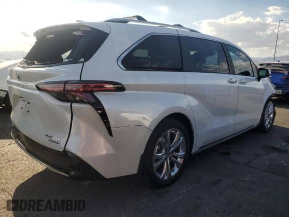 2024 Toyota Sienna Platinum с VIN 5TDERKECXRS215390, выставлен на аукционе Copart как лот 70778605 с пробегом 15 457 миль миль и Списание • Salvage title. История ставок и продаж доступна на DreamBid. Изображение 3.