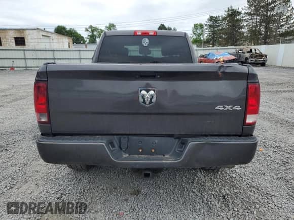 2018 Ram 1500 Express z VIN 1C6RR7FG7JS210053, wystawiony jako Copart lot #61964735 z przebiegiem 101 548 mil mil oraz Nie do naprawy • Non repairable. Historia ofert i sprzedaży dostępna na DreamBid. Obrazek 6.