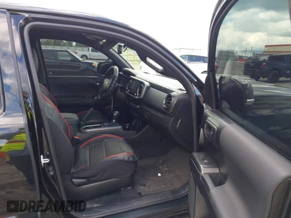2021 Toyota Tacoma SR5 с VIN 3TMBZ5DN1MM031813, выставлен на аукционе IAAI как лот 42241771 с пробегом 46 024 миль миль и . История ставок и продаж доступна на DreamBid. Изображение 5.