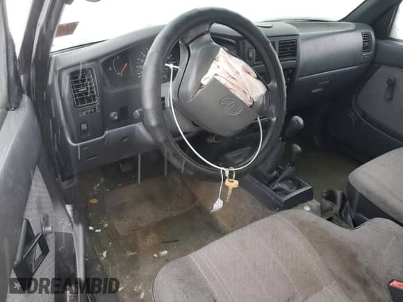 1997 Toyota Tacoma z VIN 4TAWM72N2VZ315302, wystawiony jako Copart lot #87952085 z przebiegiem 190 437 mil mil oraz Szkoda całkowita • Salvage title. Historia ofert i sprzedaży dostępna na DreamBid. Obrazek 8.
