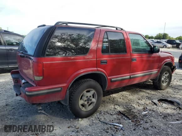 1998 Chevrolet Blazer with VIN 1GNDT13W7WK172772, listed as a Copart auction lot 69688404 with 284,149 mi miles and Salvage title. Bid and sale history available at DreamBid. Image 3.